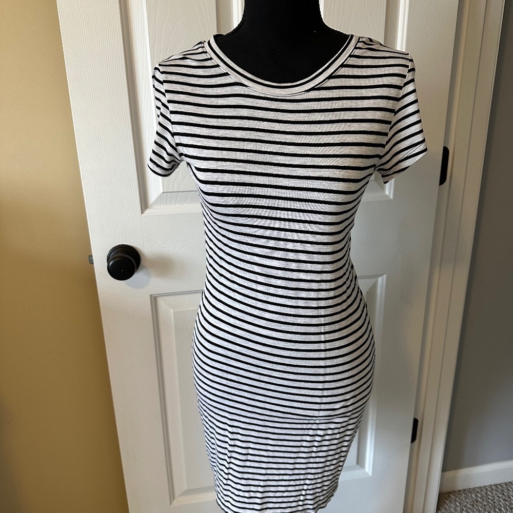 Women's T-shirt dress - black and light Heather gray - medium